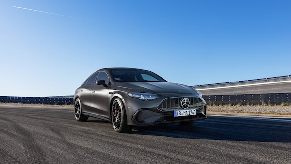 Kimi Antonelli svela a Goodwood la nuova Mercedes-AMG CLA 45 
