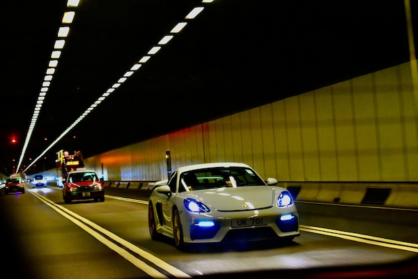 Record di velocità e multe nel tunnel, un ventiduenne l'ha combinata grossa
