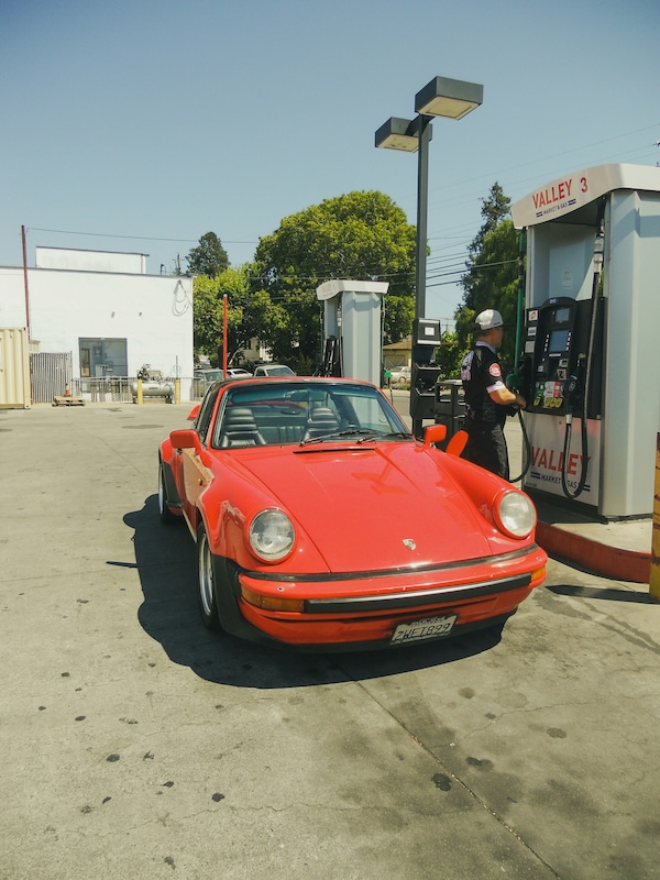 Prezzi carburanti, aumentano benzina e diesel. Vola il pieno, quasi 5 euro in più