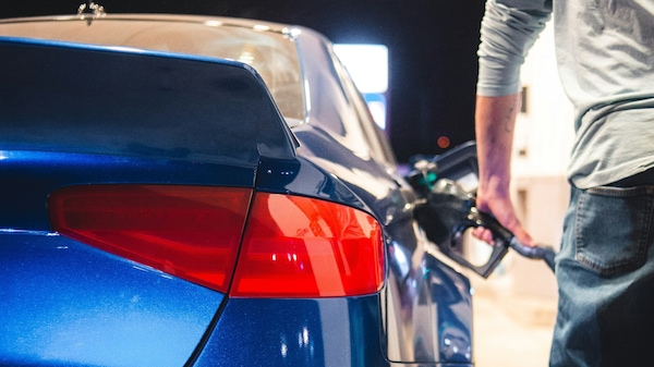 Prezzi carburanti: benzina e diesel cari ma stabili. Nuovi bonus in arrivo?
