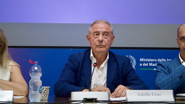 Tavolo Automotive, Urso accoglie l'impegno Stellantis in Italia e bacchetta l'Europa