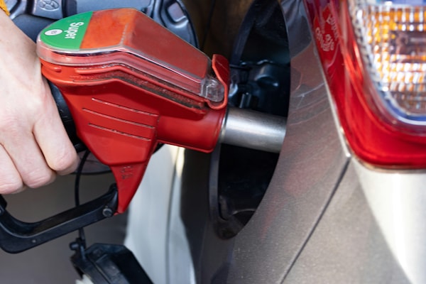 Prezzi carburanti, aumenti record per benzina e diesel