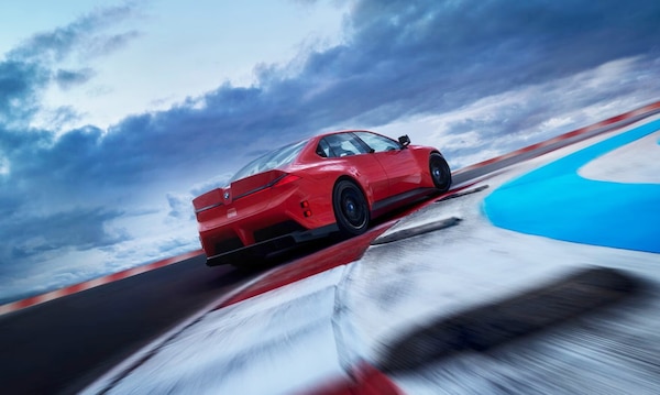 BMW M3, il mito non cambia: il nuovo sei cilindri manuale accende il Nurburgring