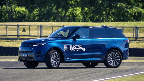Range Rover Sport Electric, le foto dei prototipi a Goodwood
