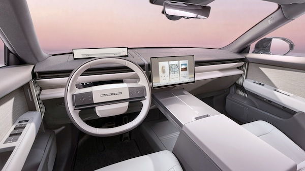 Range Rover GT 2026, ecco gli interni della nuova "Velar" elettrica