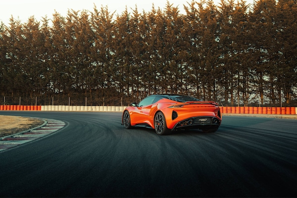 Emira 420 Sport, essenza Lotus all'ennesima potenza