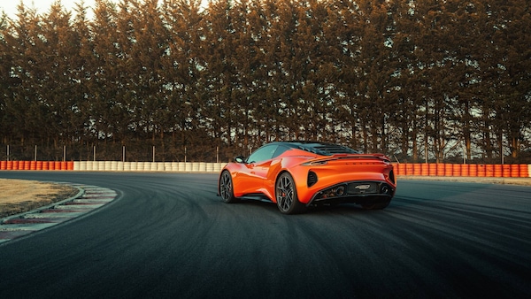 Emira 420 Sport, essenza Lotus all'ennesima potenza