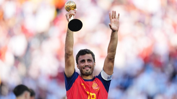Rodri, Pallone d'Oro in Opel Corsa: «Preso in giro dai compagni, io la adoro»

