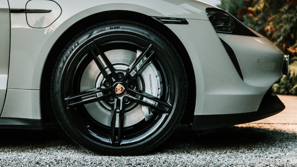 Pirelli, nuova vita alle gomme usate: il progetto per farne pneumatici da corsa
