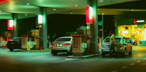 Prezzi carburanti, mazzata diesel e benzina. Nuovo sconto, il governo valuta