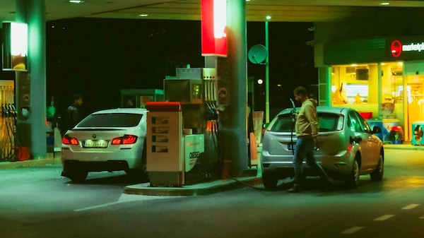 Prezzi carburanti, mazzata diesel e benzina. Nuovo sconto, il governo valuta
