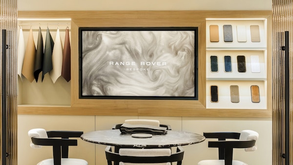 Range Rover porta il Modern Luxury in Costa Smeralda