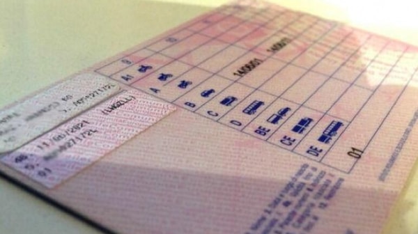 Patente, oggi passeresti l'esame? Bocciato ai quiz il 92% dei guidatori esperti
