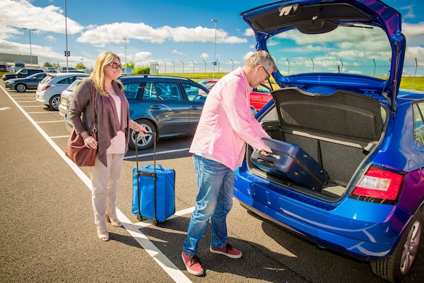 Vacanze, boom del noleggio auto: 10 regole per evitare brutte sorprese
