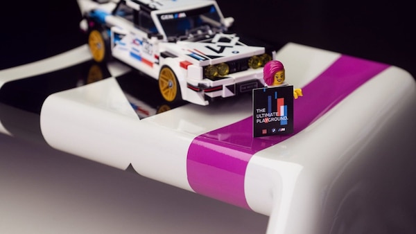BMW M3 e LEGO, tributo al mito per i 40 anni: una livrea speciale come il modellino
