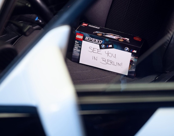 BMW M3, per i 40 anni veste la stessa livrea del kit LEGO