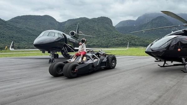 Neymar, addio alla Selecao ma non alle sue auto: il garage da sogno e la Batmobile!

