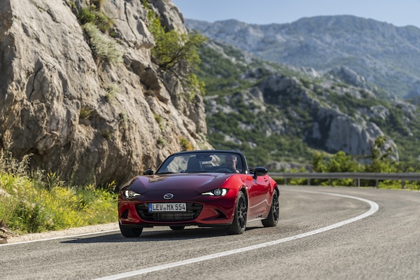 Mazda, la nuova MX-5 sarà elettrica. Ma i puristi possono stare tranquilli