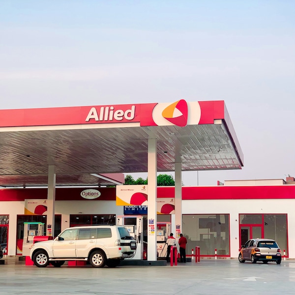Prezzi carburanti, sconto dimezzato dai furbetti: benzina e diesel sempre cari