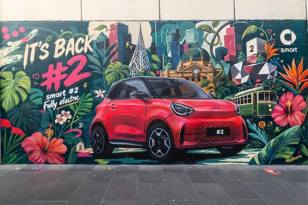 Smart #2 è arrivata: si mostra con sei murales nel mondo