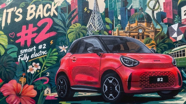 Smart #2 è arrivata: si mostra con sei murales nel mondo