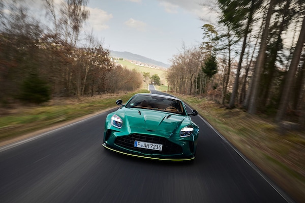 Aston Martin Vantage S, otto cilindri di pura emozione