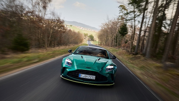Aston Martin Vantage S, otto cilindri di pura emozione