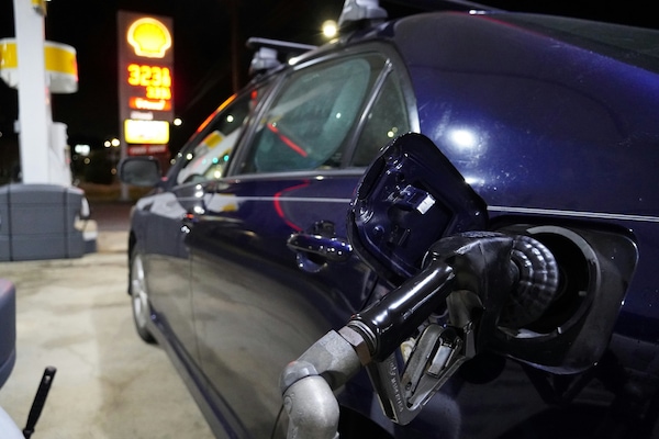 Prezzi carburanti: giù benzina e diesel, stangata metano