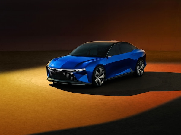 Chevrolet Camaro, ritorno a 4 porte e cambio manuale sul V8
