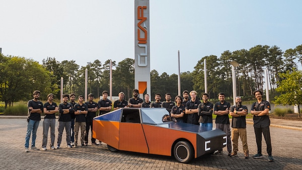 BMW, Luminetta cambia l'auto elettrica con l'energia solare
