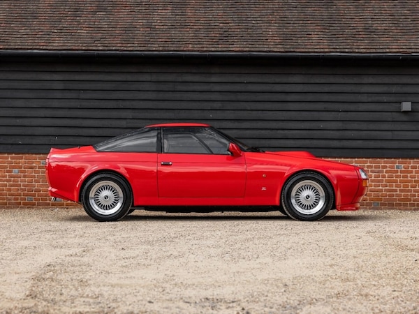Aston Martin V8 Vantage Zagato, 36 anni e appena 965 km: le foto