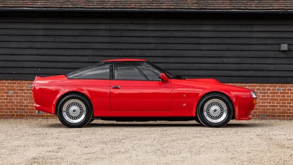 Aston Martin V8 Vantage Zagato, 36 anni e appena 965 km: le foto