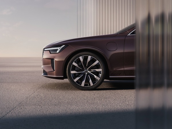 Volvo, torna la S70? Rilancio plug-in per la berlina