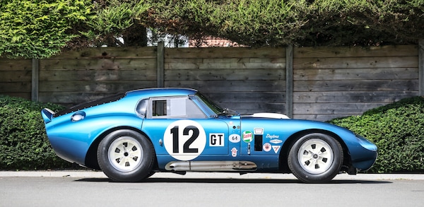 La Cobra di Shelby batte la Ferrari Luce nell'asta record