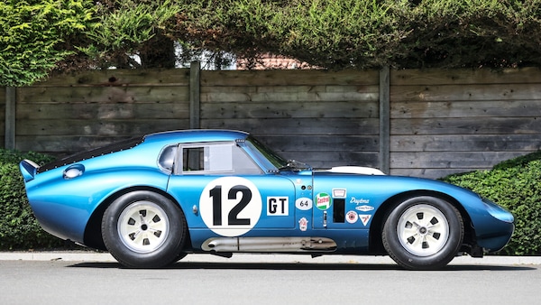 La Cobra di Shelby batte la Ferrari Luce nell'asta record