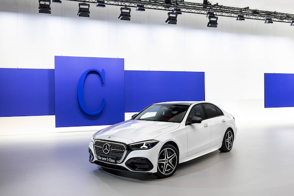 Mercedes Classe C, altro che restyling: nuovo frontale e turbo reattivo