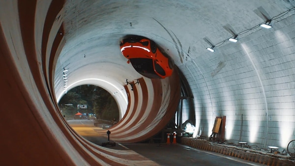 Voyah Passion S, giro della morte nel tunnel: web diviso sul video