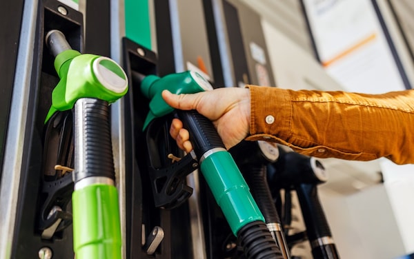 Prezzi benzina, salita veloce e discesa troppo lenta: lo studio conferma