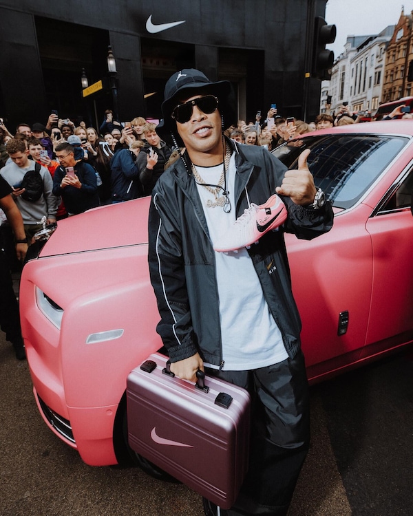 Ronaldinho, le auto da sogno dell'asso che torna in Italia