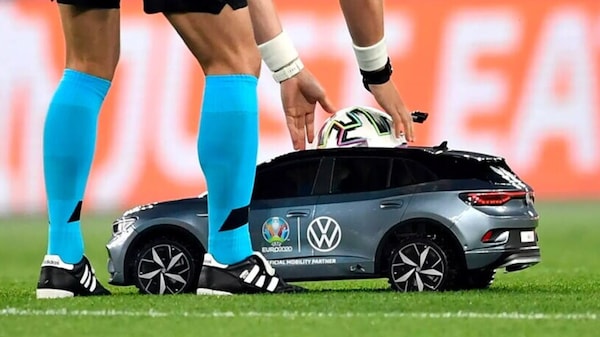 Riparte la Serie A di calcio: le auto di ogni squadra