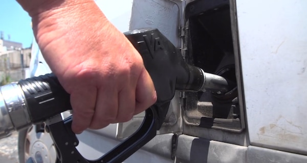 Prezzi benzina e diesel, aumenti senza sosta. Atteso nuovo sconto
