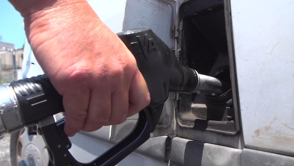 Prezzi benzina e diesel, aumenti senza sosta. Atteso nuovo sconto