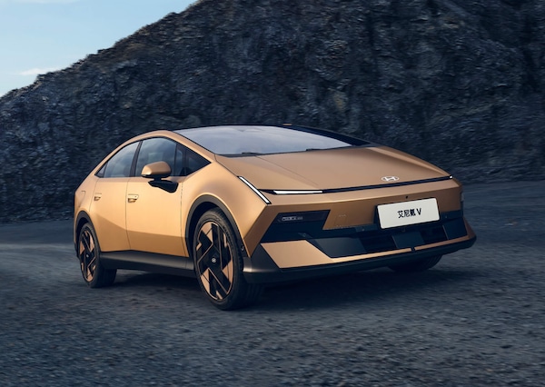 Hyundai Ioniq V: berlina dal sapore Lambo, prezzo da utilitaria