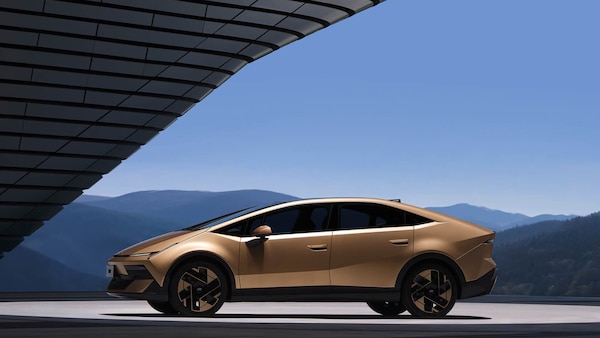 Hyundai Ioniq V, la berlina stile Lambo va all'attacco