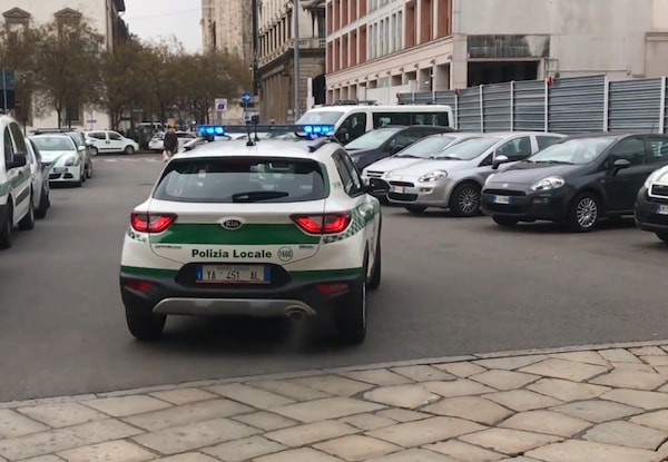 Milano, multe a metà: paga uno su due