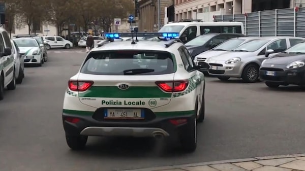 Milano, multe a metà: paga uno su due