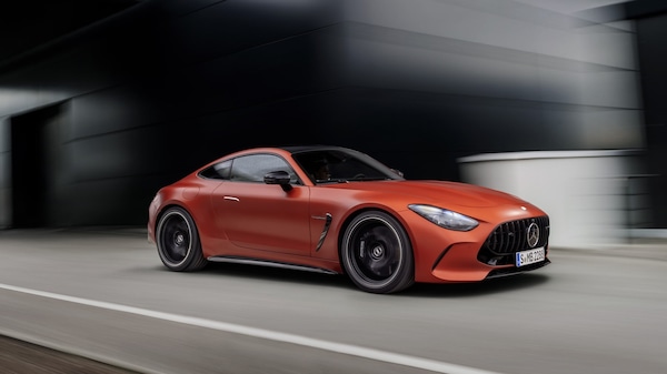 Mercedes, AMG GT 63 gira al Nurburgring senza mani: sviluppo o record?
