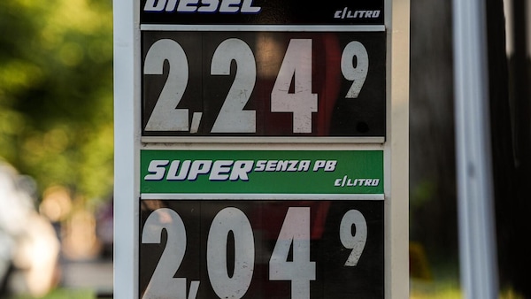Carburanti, prezzi in calo. Bonus benzina in busta paga?