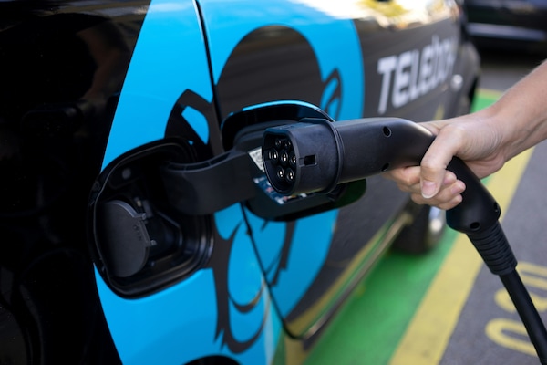 Carrefour, stop alle auto elettriche nei parcheggi multipiano