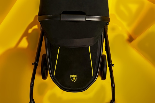Lamborghini, passeggino da 3mila euro più esclusivo della Revuelto SV